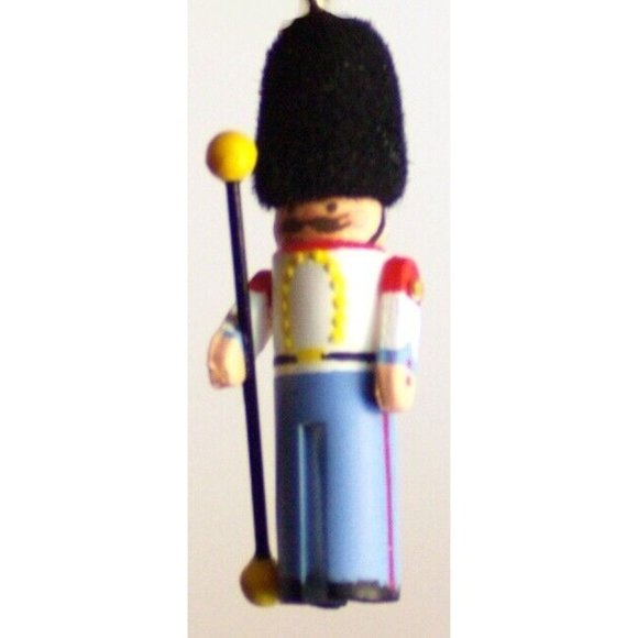 VTG 1995 Hallmark Keepsake Ornament Miniature Clothespin Soldier Collector Serie - Picture 5 of 16